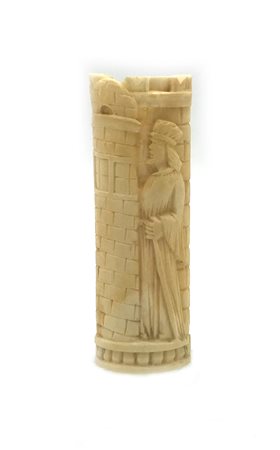 Scuola Italiana del XV secolo FRAMMENTO IN AVORIO TIPO EMBRIACHI avorio, cm...