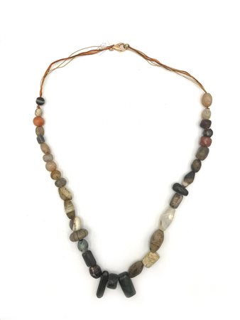 COLLANA in agata, cristallo di rocca, corniola ed altre pietre dure con vaghi...