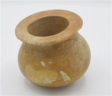 UNGUENTARIO DATAZIONE: II-I millennio a. C. MATERIA E TECNICA: calcare bianco...