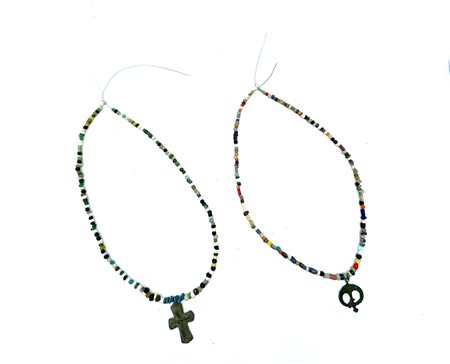 DUE COLLANE VICHINGHE DATAZIONE: XI-XIII sec. d. C. MATERIA E TECNICA: pasta...