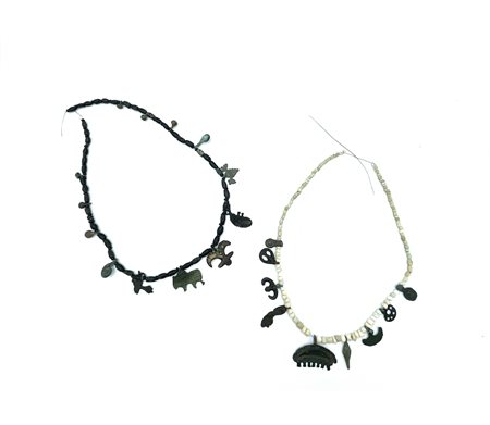 DUE COLLANE VICHINGHE DATAZIONE: XI-XIII sec. d. C. MATERIA E TECNICA: pasta...