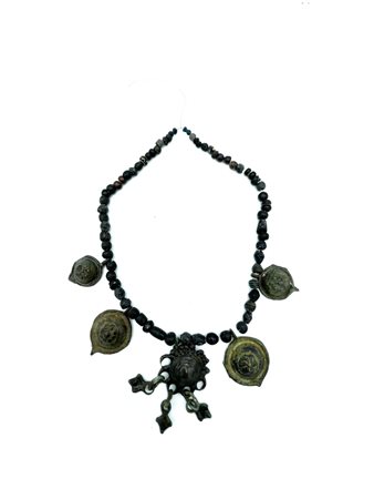 COLLANA MATRIMONIALE VICHINGA DATAZIONE: XI-XIII sec. d. C. MATERIA E...