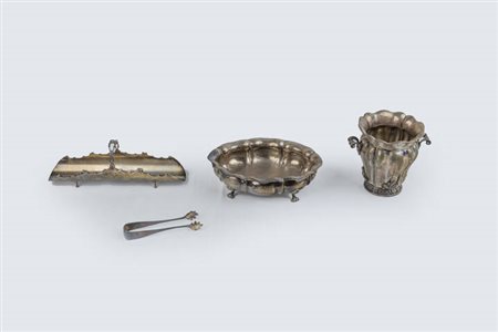 LOTTO DI QUATTRO OGGETTI IN ARGENTO