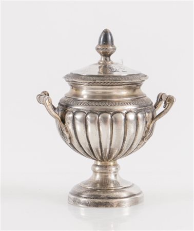 Italia, fine del XIX secolo - inizi del XX secolo. Zuccheriera in argento...