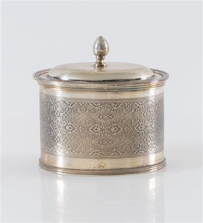 FRATELLI CACCHIONE, Milano, XX secolo. Scatola portacipria in argento 800....