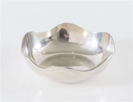 Italia, XX secolo. Ciotola in argento 800. Sul bordo interno reca punzoni:...