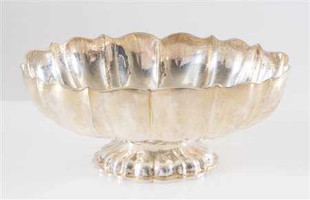 RINO GREGGIO, Padova, dal 1968. Centrotavola in argento 800. Sul bordo...