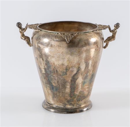 Italia, XX secolo. Portachampagne in argento 800. Sotto la base reca punzoni:...