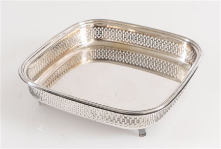 RINO GREGGIO, Padova, dal 1968. Vassoio in argento 800, con traforatura...
