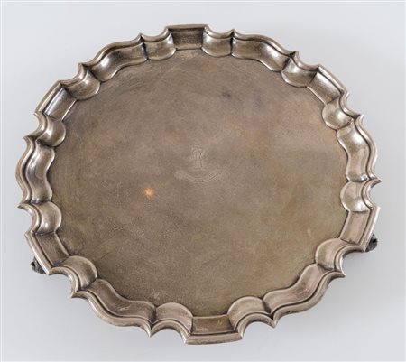 THOMAS BRADBURY AND SOND LTD, Sheffield, 1927. Salver in argento. Sotto la...