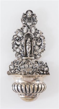 Neresheimer, Hanau, fine del XIX secolo. Acquasantiera in argento 13 loth. Al...