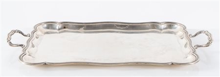 Vicenza, dal 1968. Vassoio in argento 800. Sotto la base reca punzoni: 800,...