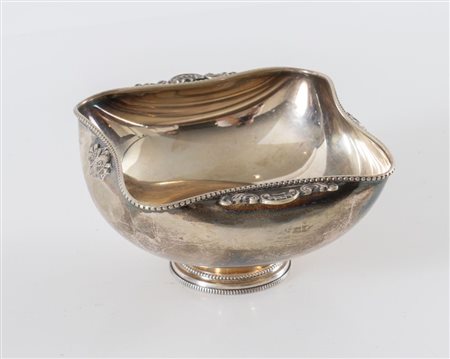 RINO GREGGIO, Padova, dal 1968. Ciotola in argento 800, recante piccole...