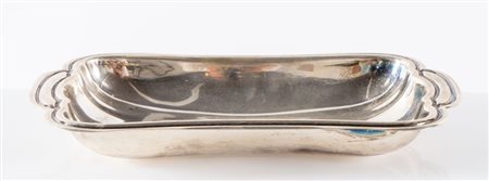 Italia, dal 1968. Vassoio in argento 800. Sulla base reca punzoni: 800 e...