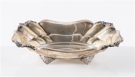 Palermo, prima metà del XX secolo. Alzatina in argento 800. Sulla base reca...