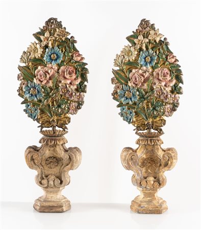 Coppie di ventole con palma in lamiera d'ottone sbalzata e cromia originale...