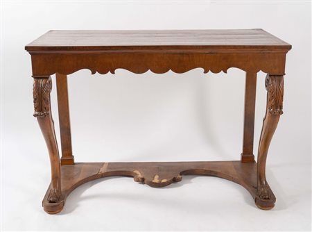 Grande consolle lastronata in noce con bordature in radica. Emilia, primo...