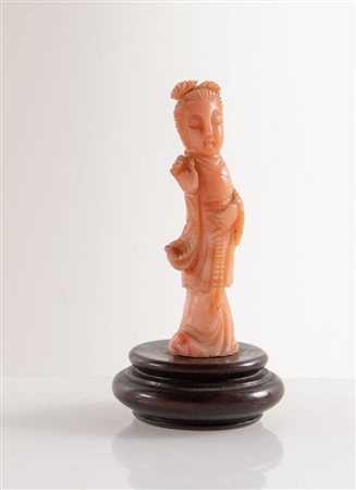 Scultura in materiale prezioso. Cm 6,3x2x2.