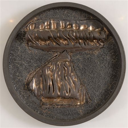 CARLO ZAULI (Faenza 1926 - 2002) Disco in gres nero. Diametro cm 38,5....