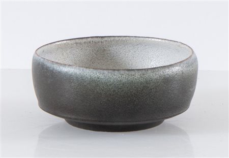 CARLO ZAULI Faenza 1926 - 2002) Piccola ciotola sui toni del bianco e del...