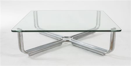 GIANFRANCO FRATTINI Tavolo in metallo cromato con ripiano in vetro modello...