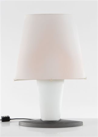 DANIELA PUPPA Lampada da tavolo con struttura in metallo laccato; corpo e...