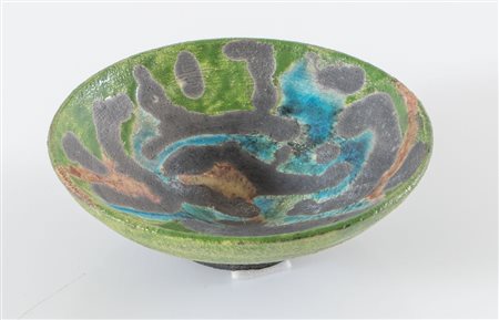 MIRTA CARROLI. Ciotola, 2012. Realizzata in ceramica racu sui toni del verde...