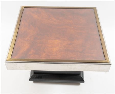 Tavolo basso in legno e metallo con piano in resina. Prod. Italia, 1980 ca....