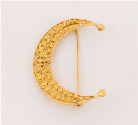 Manifattura artigianale, Libia. Spilla in oro giallo 18k a forma...