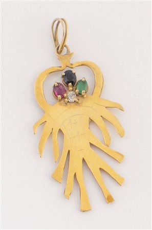 PINO CARUSO Ciondolo in oro giallo arricchito da pietre. Gr 5,30.