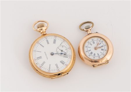 Coppia di orologi da taschino in oro. Necessitano di revisione. Peso...
