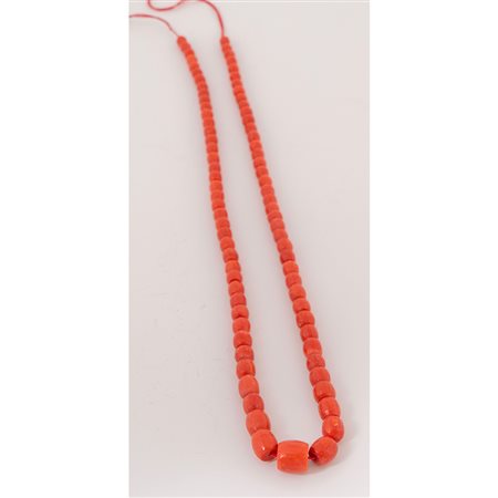 Collana di barilotti in corallo rosa-arancio. Gr 90.