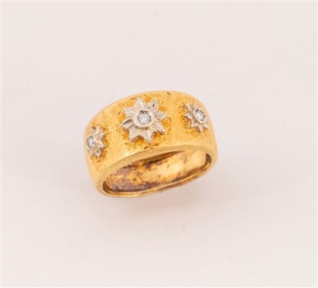 FABBRINI Anello in oro giallo e bianco realizzato a fascia con tre piccoli...