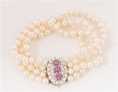 Bracciale composto da quattro fili di perle coltivate