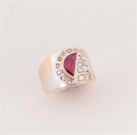 Anello in oro bianco 18k realizzato a fascia larga con rubin