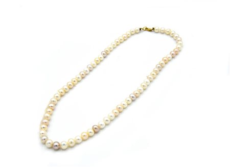 GIROCOLLO DI PERLE con chiusura in oro giallo 18kt, perle di diametro mm 7,...