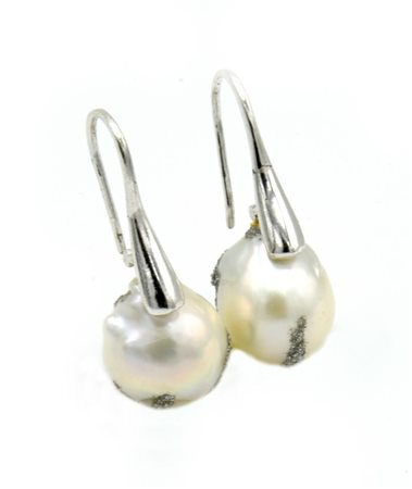 ORECCHINI CON PERLE perle barocche imitazione, diametro mm 20, decorate con...