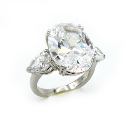 ANELLO CON ZIRCONI in argento 925, al centro uno zircone ovale mm 20x15...