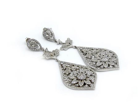 ORECCHINI PENDENTI DI FORMA ROMBOIDALE CON MOTIVI FLOREALI in argento 925...