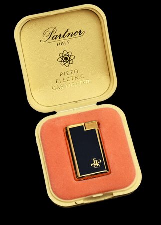 ACCENDINO JOHN PLAYER SPECIAL JPS piezo electric in metallo dorato e lacca,...