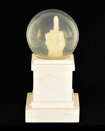 Maurizio Cattelan L.O.V.E. scultura in gesso, entro boule de neige,...