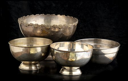  Quattro ciotole inglesi  in metallo argentato, XX secolo