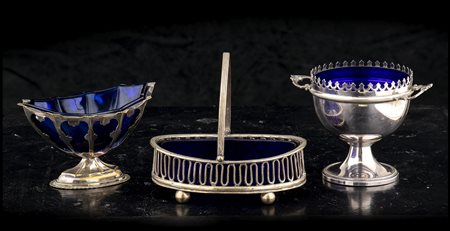  Tre cestini inglesi in metallo argentato e vetro, XX secolo