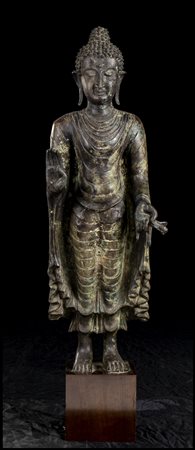  BUDDHA STANTE IN BRONZO<br>Thailandia, XX secolo