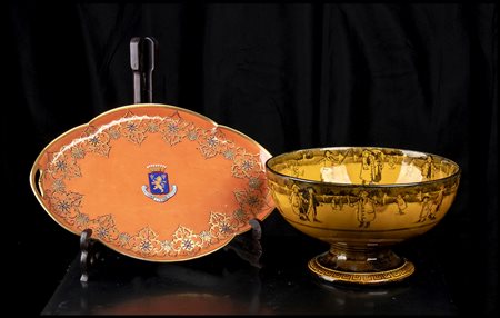  Lotto di un vassoio e fruttiera