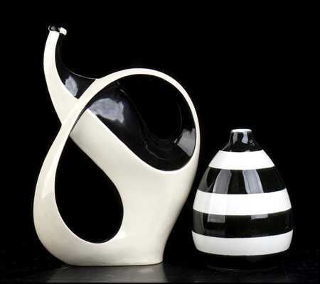  Lotto di due bottigliette/vasetti