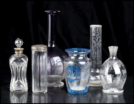  Lotto di 6 bottigliette e recipienti