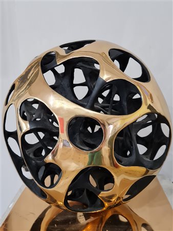 Gianfranco Meggiato (Venezia, 1963) Sfera tensione Fusione in bronzo a cera...