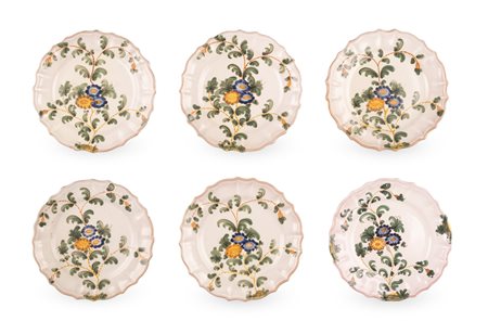 Manifattura Cantagalli del XIX secolo ( - ) 
6 piattini in maiolica a bordo mistilineo, decorati in policromia con il tipico motivo a "tacchiolo" 
 Ø cm 19