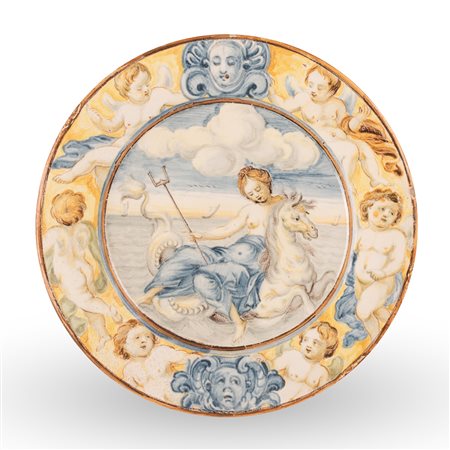 Manifattura castellana del XVIII secolo ( - ) 
Piatto in maiolica con rappresentata al cavetto una scena mitologica con Anfitrite sul dorso di un cavallo marino.  
 Ø cm 18,5